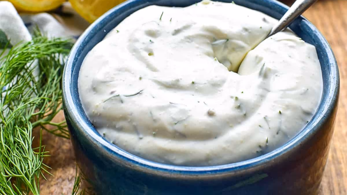 Sour cream garlic sauce